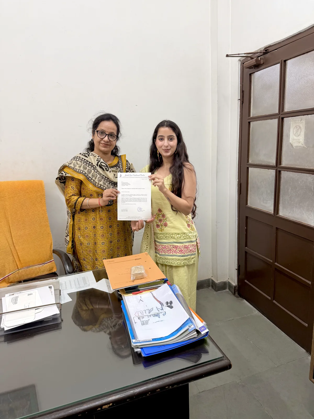 Himanshi Sahni holding a letter of appreciation after a workshop